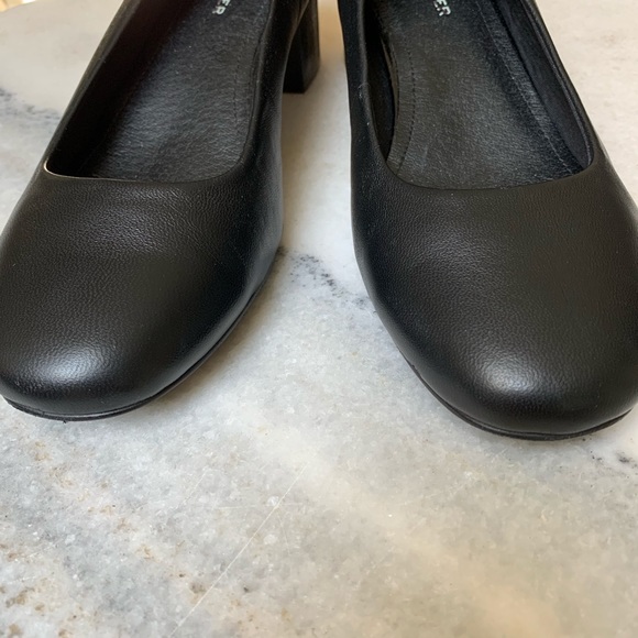 Kelsi Dagger Brooklyn | Lott Square Toe Pump - Picture 5 of 8